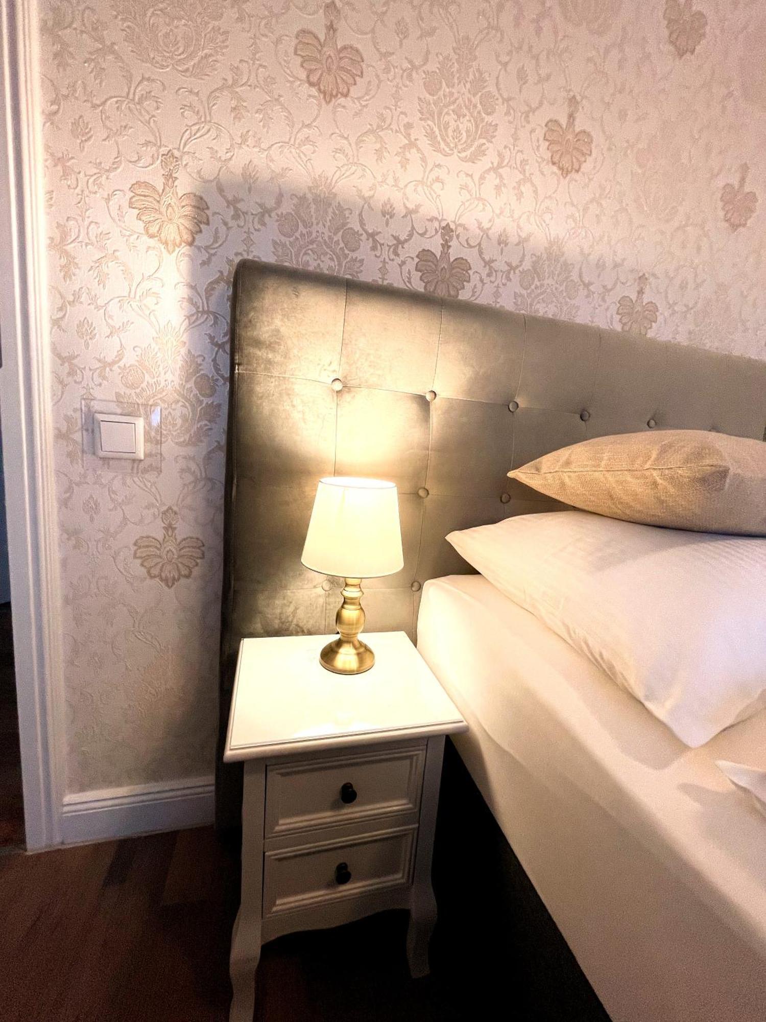 Hotel Kolossos Duesseldorf - Нойс Екстериор снимка