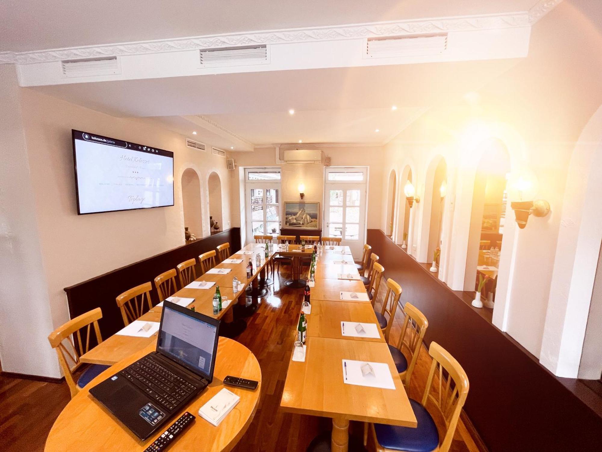 Hotel Kolossos Duesseldorf - Нойс Екстериор снимка
